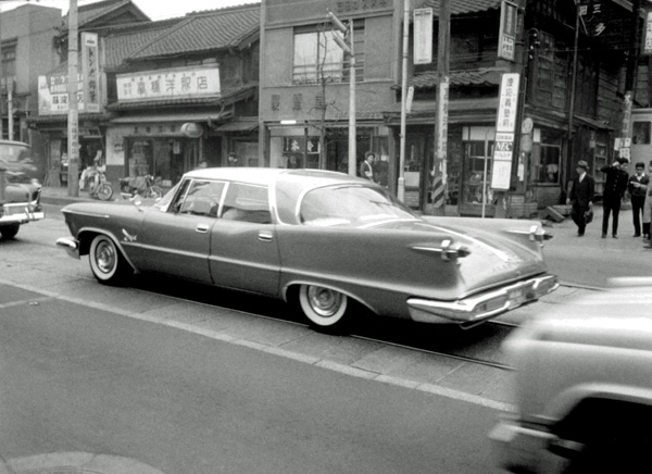 58-3b (091-03)1958 Imperial Crown 4dr. Sedan.jpg